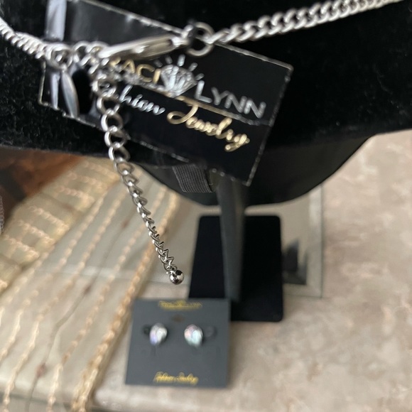 Iridescent necklace set - Picture 2 of 2